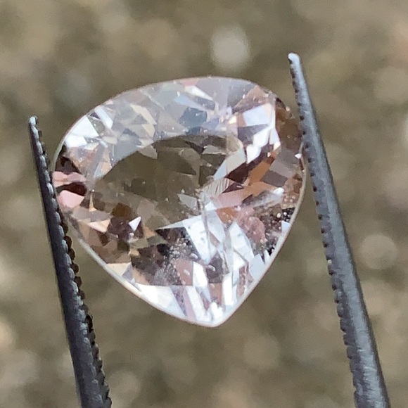 4.35 Carats Imperial Natural Topaz Cut Stone from Skardu Pakistan - Picture 12 of 16